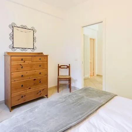 Golden Luxe - In The Center Next The Sea Whit Garden Fdm