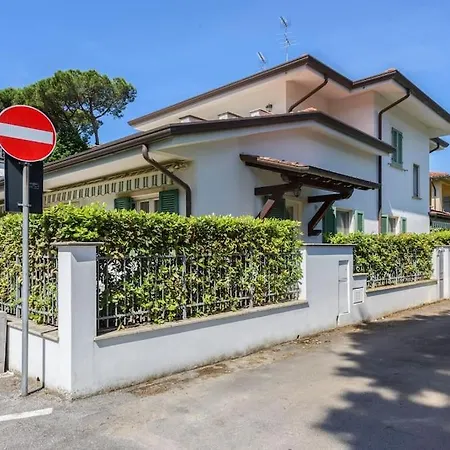 Golden Luxe - In The Center Next The Sea Whit Garden Fdm 度假居 *