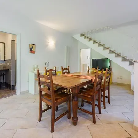 Golden Luxe - In The Center Next The Sea Whit Garden Fdm *