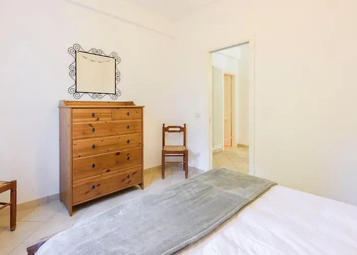 Golden Luxe - In The Center Next The Sea Whit Garden Fdm