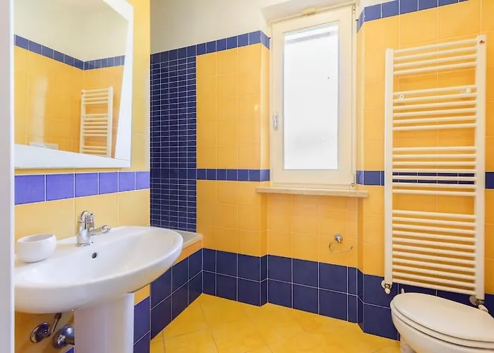 Golden Luxe - In The Center Next The Sea Whit Garden Fdm