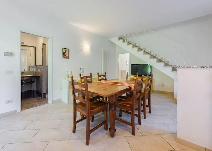 Golden Luxe - In The Center Next The Sea Whit Garden Fdm *